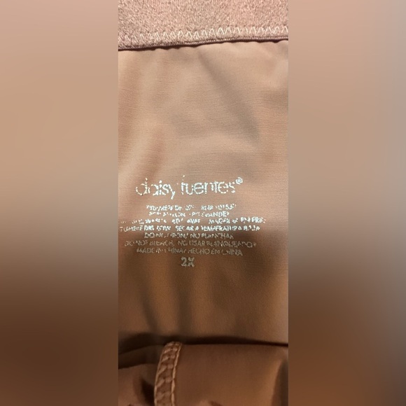 Daisy Fuentes High-Waisted Tan Women's Shorts - Picture 6 of 7